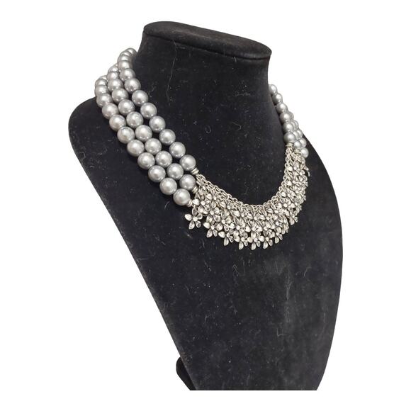Gray Triple Pearl Strand Necklace Rhinestones Silver Bling Flowers Retro Classic - Picture 2 of 11